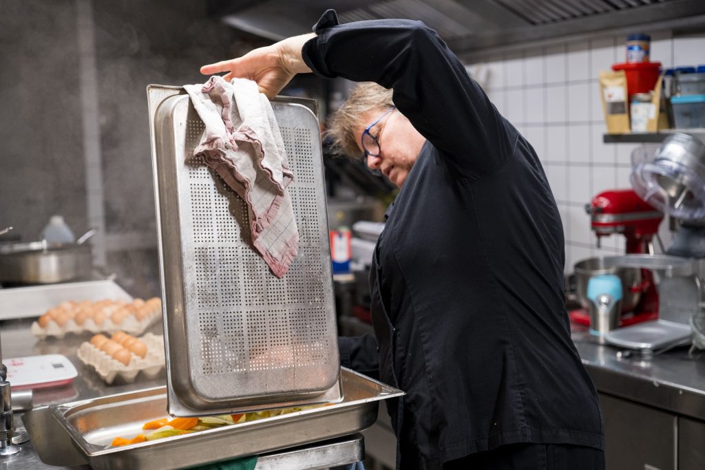 Coulisses du traiteur BO K.A.L, en cuisine