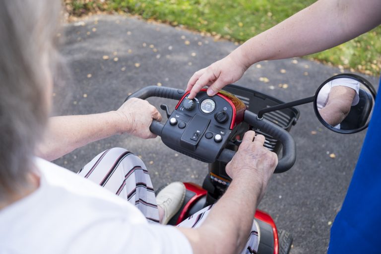 Reportage métier à domicile pour Équipe & Moi, équipe mobile d'ergothérapeutes.