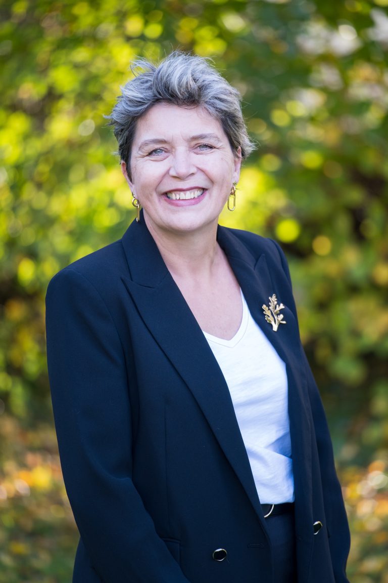 Portrait Dominique Bonniou, en extérieur