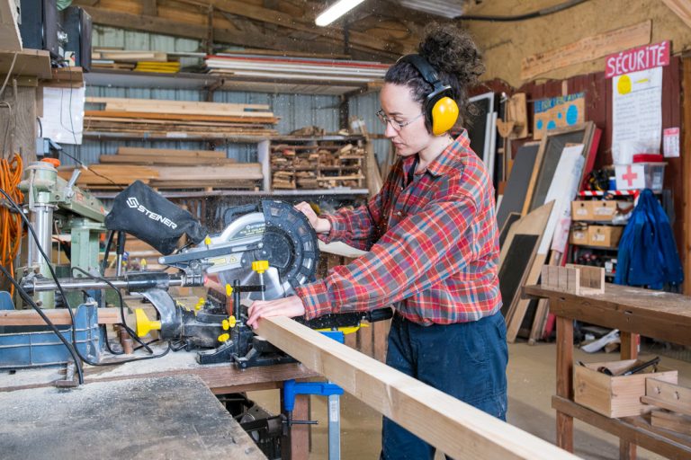 Reportage métier · La Boite à Outinès, Inès Delasa, Ebéniste Charpentière
